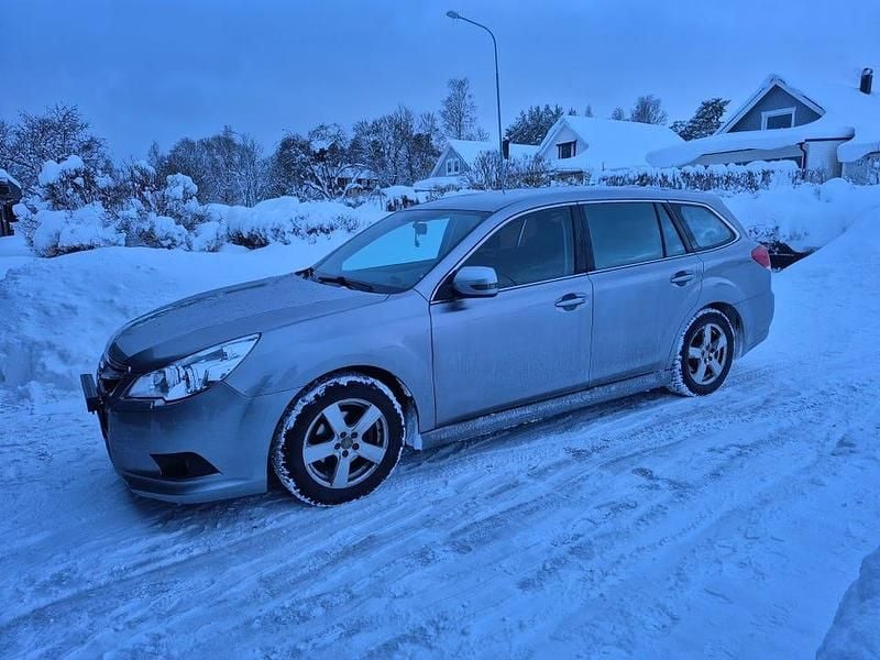 Begagnad 2011 Subaru Legacy Kombi | 50 000 kr (Marknadspris) - Bild 1/4