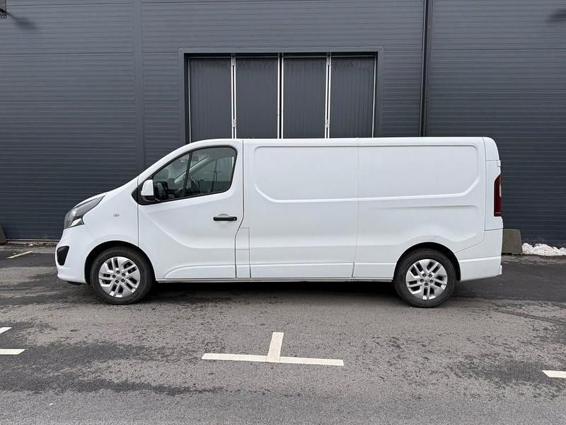 Begagnad Opel Vivaro 120 HK (88 kW) 2016 Vit Minibuss