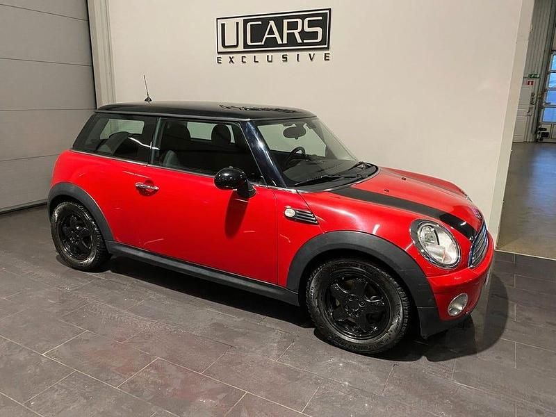 Signal röd Begagnad 2009 Mini ONE Pepper Halvkombi | 65 000 kr - Bild 1/4