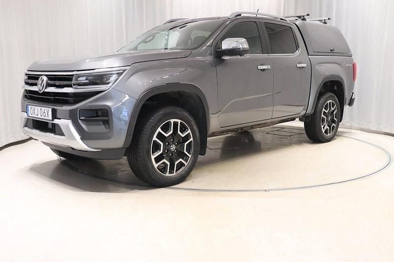 Dark grey metallic Begagnad 2023 VW Amarok Style Pickup | 594 900 kr (Bra pris) - Bild 1/4