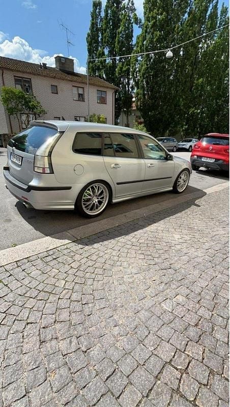 Grå Begagnad 2006 Saab 9-3 Aero Kombi | 62 000 kr (Dyr) - Bild 1/4