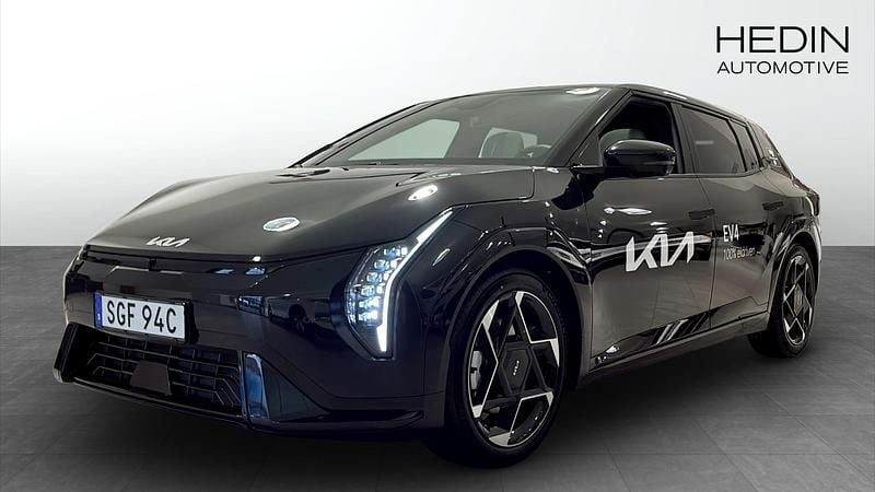 Svart (black) Begagnad 2025 Kia EV4 GT-Line Halvkombi | 623 400 kr - Bild 1/4