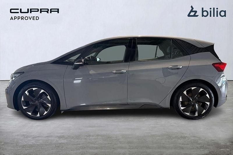 Ljusgrå (grå) Begagnad 2023 Cupra Born e-Boost Halvkombi | 289 900 kr (Bra pris) - Bild 1/3