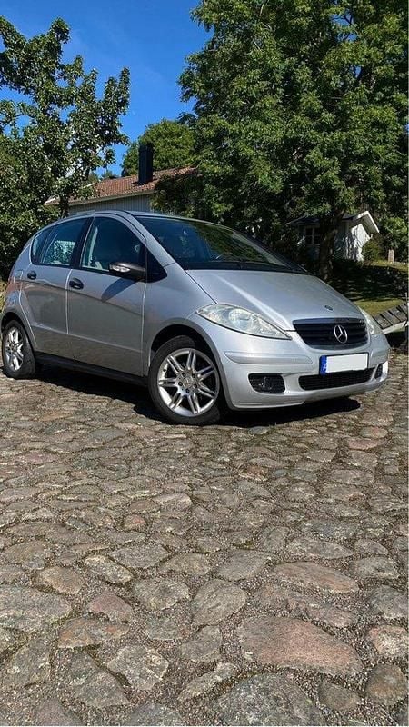 Silver Begagnad 2005 Mercedes A150 Classic Halvkombi | 24 000 kr (Dyr) - Bild 1/4