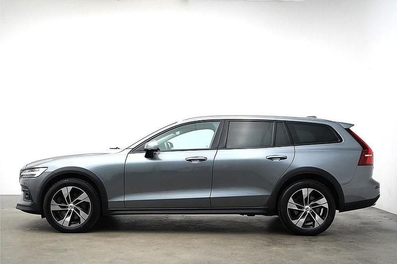 Begagnad Volvo V60 CC 197 HK (144 kW) 2021 Grå Kombi