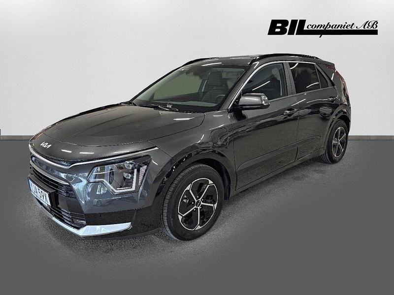 Mörkgrå Begagnad 2023 Kia Niro Advance SUV | 409 000 kr (Dyr) - Bild 1/4