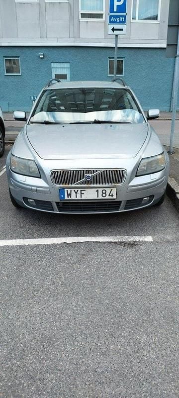 Silver Begagnad 2006 Volvo V50 Kinetic Kombi | 9 500 kr (Superpris) - Bild 1/4