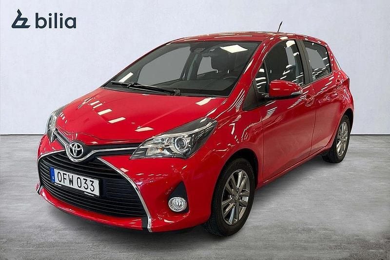 Röd Begagnad 2016 Toyota Yaris Active Halvkombi | 134 900 kr (Marknadspris) - Bild 1/3