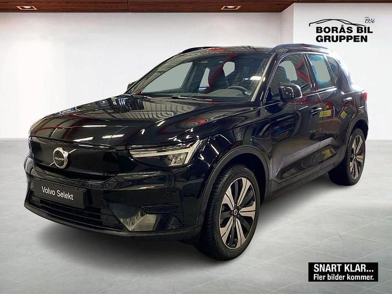 Svart Begagnad 2023 Volvo XC40 Core SUV | 299 000 kr (Bra pris) - Bild 1/4