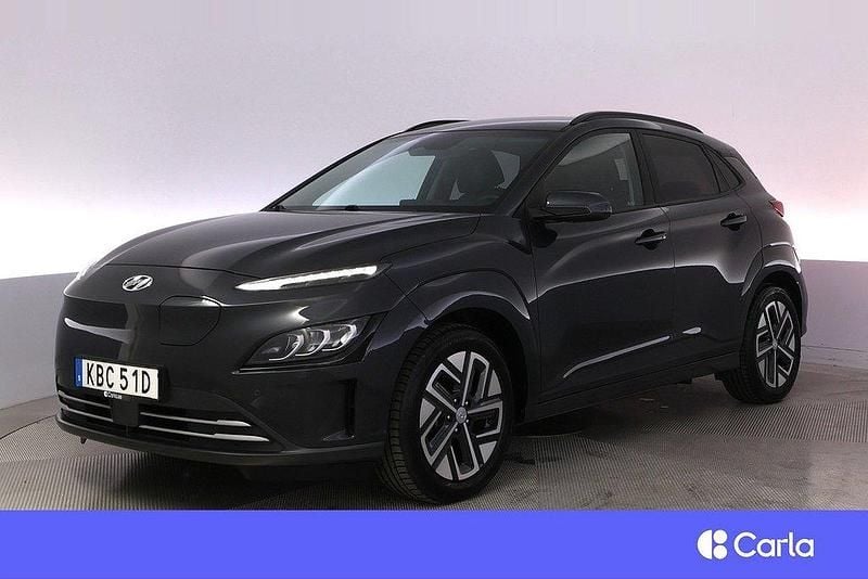 Grå Begagnad 2022 Hyundai Kona Essential SUV | 264 900 kr (Marknadspris) - Bild 1/4