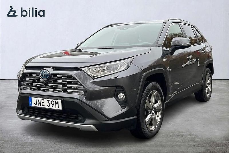 Mörkgrå Begagnad 2020 Toyota RAV4 Hybrid Executive SUV | 339 900 kr (Marknadspris) - Bild 1/3