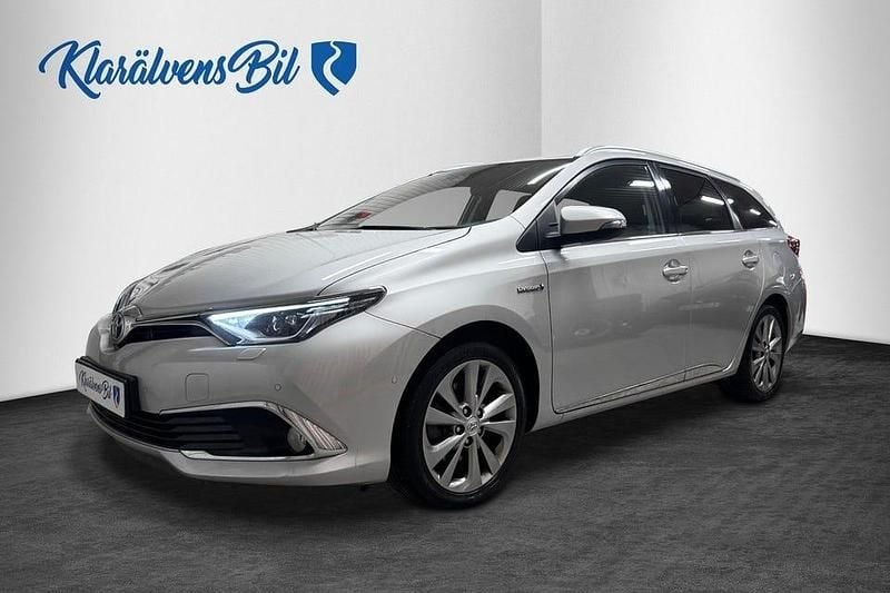 Silver Begagnad 2016 Toyota Auris Touring Sports Executive Kombi | 169 900 kr (Marknadspris) - Bild 1/4