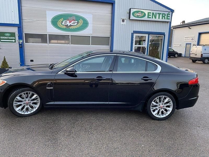 Svart Begagnad 2011 Jaguar XF Sedan | 109 000 kr (Lite dyr) - Bild 1/4