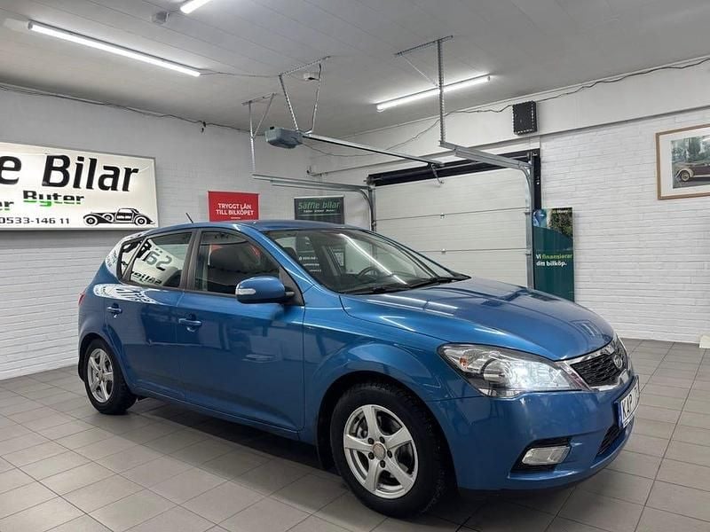 Begagnad Kia Ceed 116 HK (85 kW) 2009 Blå Halvkombi