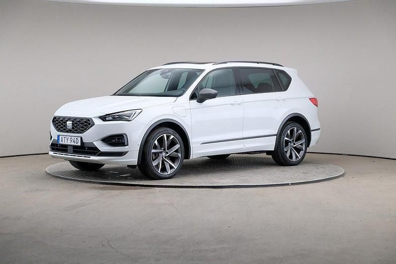 Vit Begagnad 2021 Seat Tarraco FR SUV | 269 000 kr (Marknadspris) - Bild 1/4