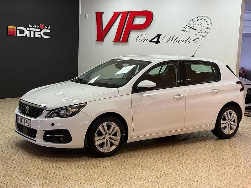 Vit Begagnad 2018 Peugeot 308 Active Halvkombi | 129 800 kr (Marknadspris) - Bild 1/4