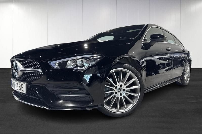 Svart Begagnad 2023 Mercedes CLA250e Shooting Brake AMG Kombi | 359 900 kr (Dyr) - Bild 1/4