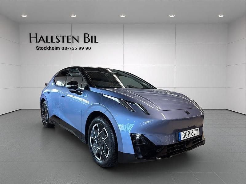 Begagnad Lynk & Co 02 200 kW (272 HK) 2024 Blå metallic SUV