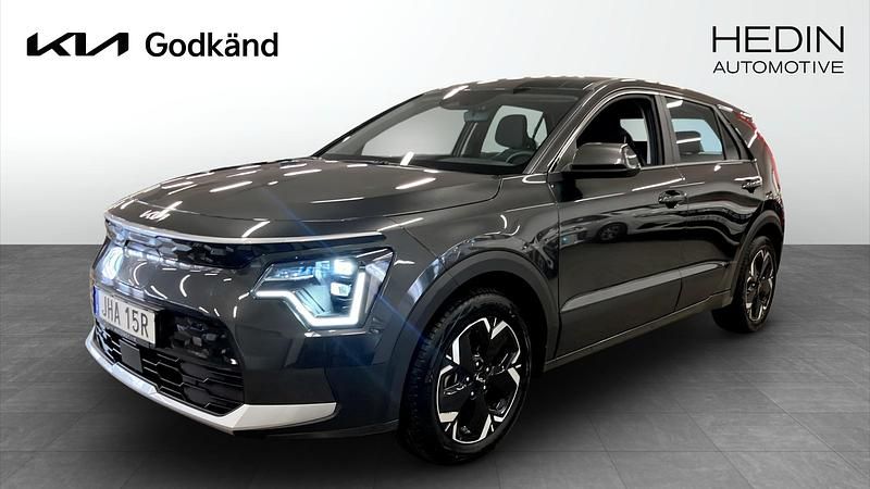 Grå (grey) Begagnad 2024 Kia e-Niro SUV | 359 900 kr (Lite dyr) - Bild 1/4