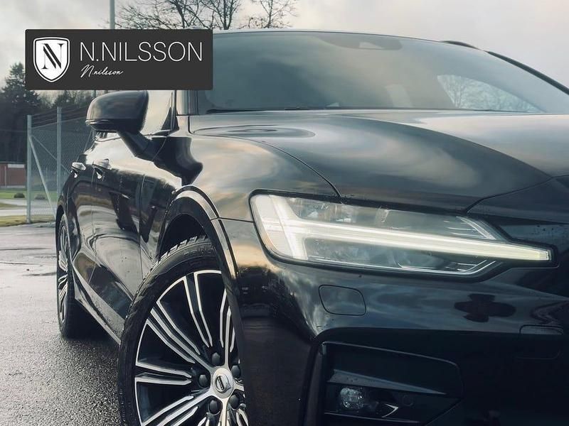 Begagnad Volvo V60 R-Design 200 HK (147 kW) 2019 Svart Kombi