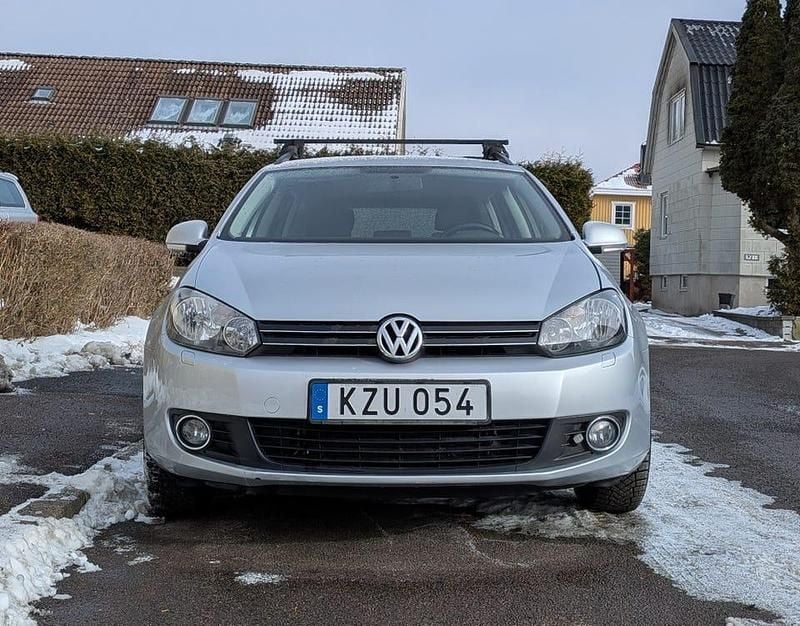 Begagnad VW Golf VI 102 HK (75 kW) 2011 Halvkombi