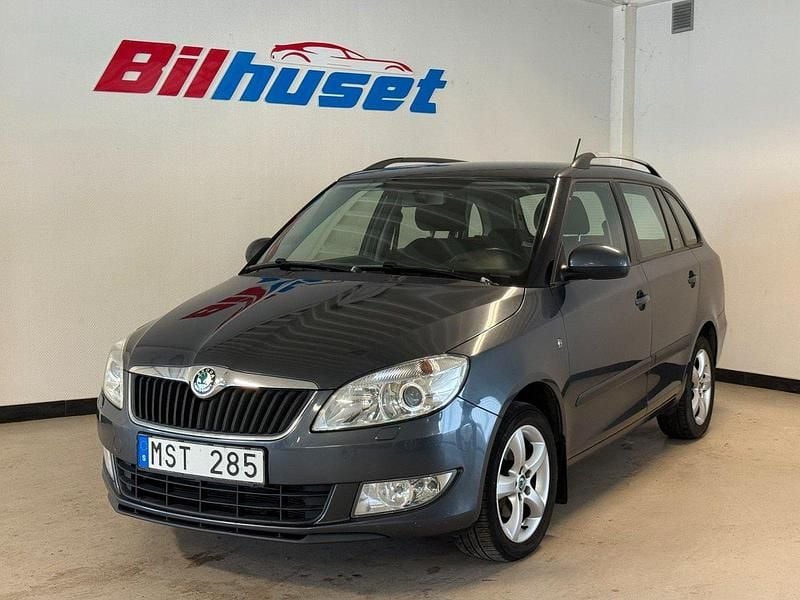 Mörkgrå Begagnad 2012 Skoda Fabia Elegance Kombi | 43 000 kr (Marknadspris) - Bild 1/4