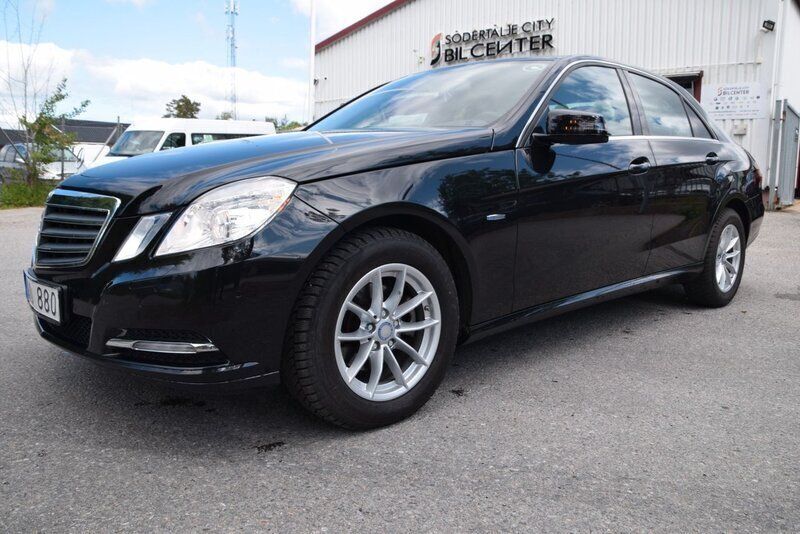 Svart Begagnad 2012 Mercedes E220 Classic Sedan | 149 900 kr (Marknadspris) - Bild 1/4