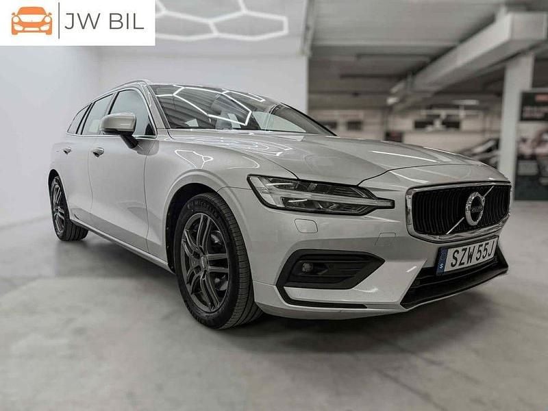 Silver Begagnad 2020 Volvo V60 Kombi | 259 800 kr (Marknadspris) - Bild 1/4