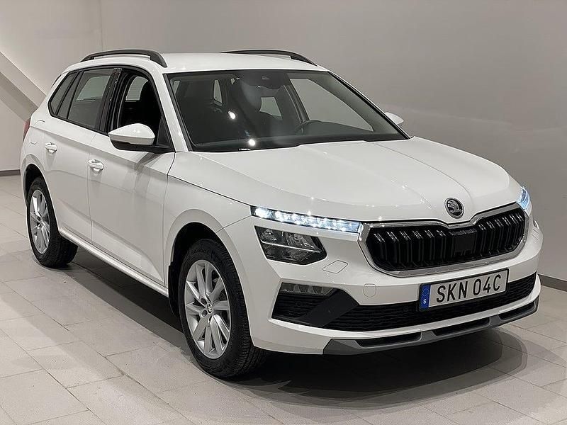 Candy white Begagnad 2024 Skoda Kamiq Selection SUV | 242 900 kr (Marknadspris) - Bild 1/4
