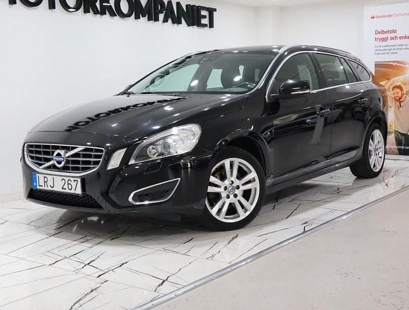 Svart Begagnad 2011 Volvo V60 Summum Kombi | 89 900 kr (Marknadspris) - Bild 1/4