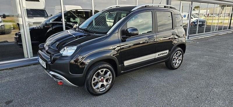 Svart Begagnad 2016 Fiat Panda Cross Cross Halvkombi | 149 000 kr - Bild 1/4