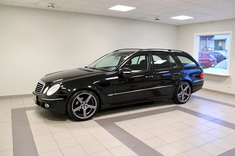 Svart Begagnad 2009 Mercedes E220 Kombi | 69 900 kr (Marknadspris) - Bild 1/4