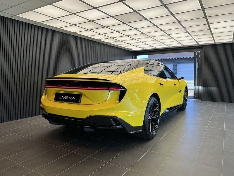 Begagnad Lotus Emeya 662 kW (901 HK) 2024 Gul (yellow) Halvkombi