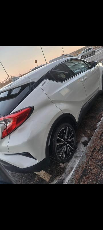 Begagnad 2018 Toyota C-HR SUV | 130 000 kr (Bra pris) - Bild 1/4