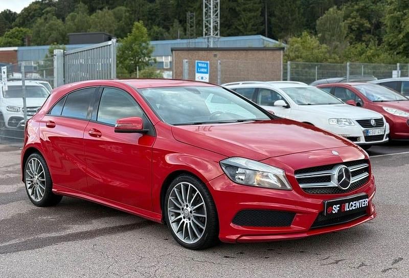 Röd Begagnad 2013 Mercedes A180 AMG line Halvkombi | 113 900 kr (Marknadspris) - Bild 1/4