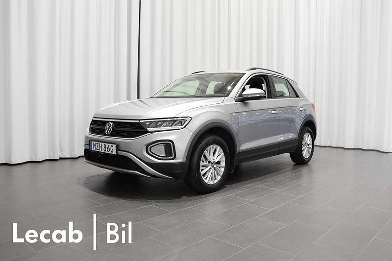 Silver (pyrit silver metallic) Begagnad 2024 VW T-Roc Life SUV | 299 500 kr (Lite dyr) - Bild 1/4