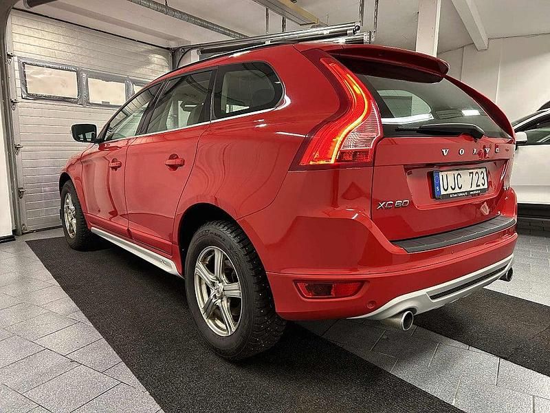 Begagnad Volvo XC60 R-Design 163 HK (119 kW) 2010 Röd SUV