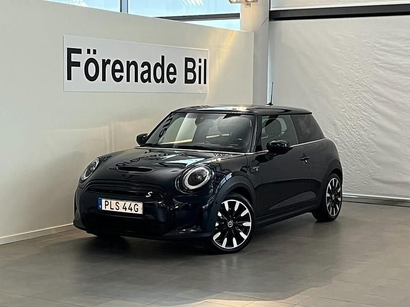 Svart Begagnad 2022 Mini Cooper SE Halvkombi | 249 000 kr (Marknadspris) - Bild 1/4