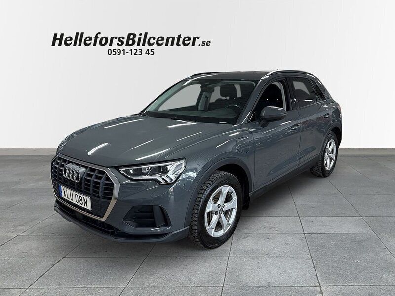 Grå Begagnad 2021 Audi Q3 Proline SUV | 329 500 kr (Marknadspris) - Bild 1/4