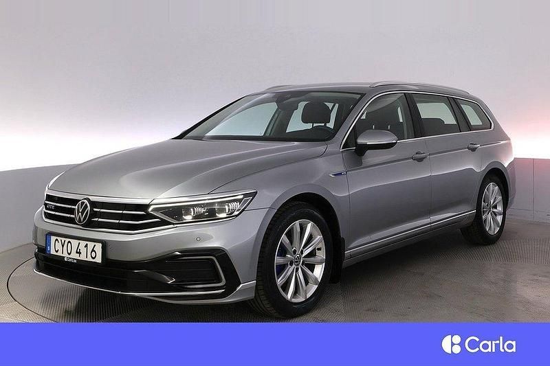 Silver Begagnad 2020 VW Passat Executive Kombi | 244 900 kr (Marknadspris) - Bild 1/2