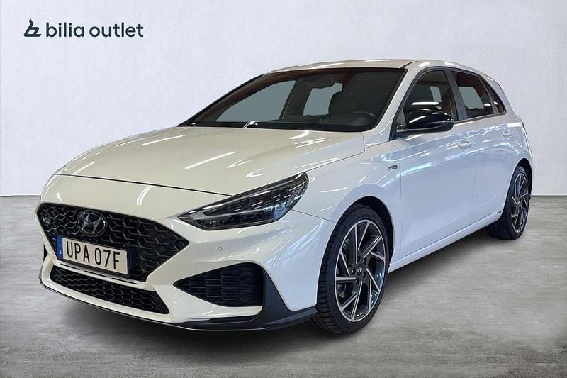 Vit Begagnad 2020 Hyundai i30 N Line Halvkombi | 224 900 kr (Marknadspris) - Bild 1/3