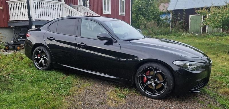Begagnad Alfa Romeo Giulia Tech Edition 200 HK (147 kW) 2019 Svart Sedan