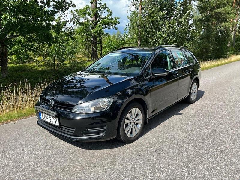 Svart Begagnad 2015 VW Golf VII Kombi | 110 000 kr (Marknadspris) - Bild 1/4