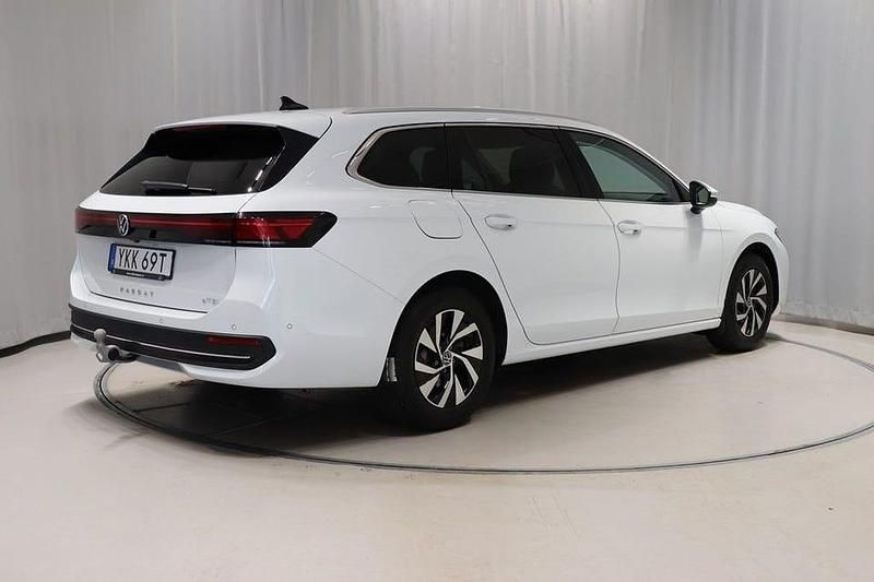 Begagnad VW Passat Business 150 HK (110 kW) 2024 Vit Kombi