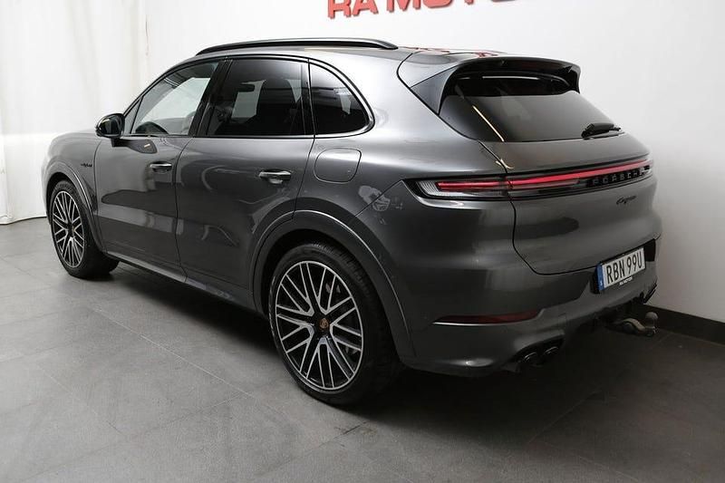 Begagnad Porsche Cayenne Sport 471 HK (346 kW) 2025 Quarzite grey metallic SUV