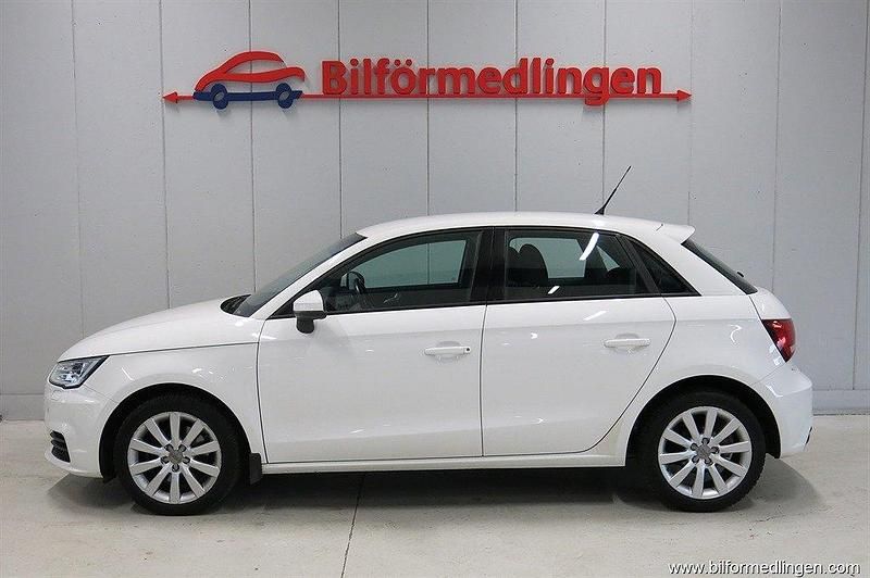 Vit svart Begagnad 2016 Audi A1 Sportback Halvkombi | 155 900 kr (Dyr) - Bild 1/4