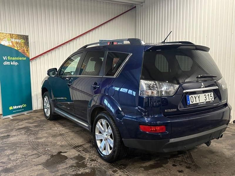 Begagnad Mitsubishi Outlander 156 HK (114 kW) 2012 Blå SUV