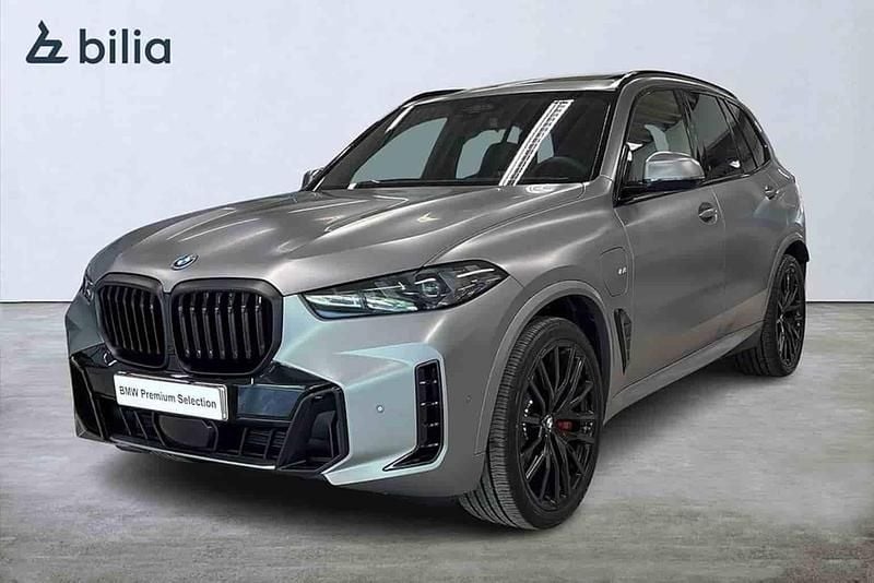 Grå Begagnad 2026 BMW X5 SUV | 1 179 900 kr - Bild 1/1