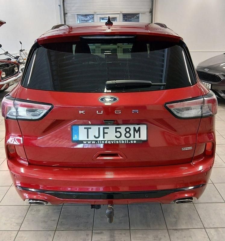 Begagnad Ford Kuga ST-Line X 152 HK (111 kW) 2020 Lucid red met SUV