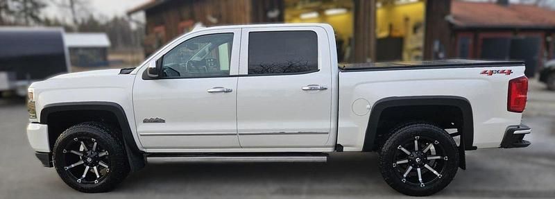 Vit Begagnad 2018 Chevrolet Silverado Van | 549 000 kr - Bild 1/4